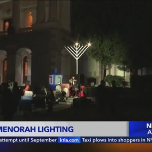 Menorah lighting ceremony held outside California State Capitol for Hanukkah