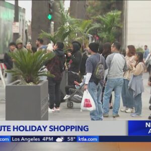 SoCal shoppers flock to malls for last-minute Christmas Eve shopping