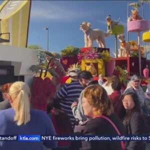 Floats arrive in Pasadena, crowds line up for Rose Parade on New Year's Day