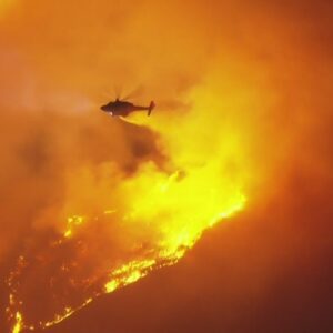 Crews battle growing brush fire in Sepulveda Pass off 405 Freeway in L.A.