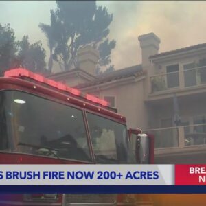 Flames continue to encroach on homes in L.A.'s Pacific Palisades neighborhood as Palisades Fire rage