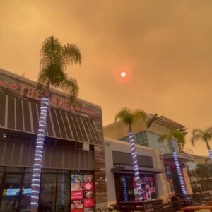 Hughes Fire near Castaic Lake sending plumes of smoke across Ventura County Wednesday