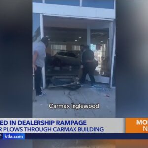 Witness: Customer who drove through Inglewood CarMax 'didn't like approval'